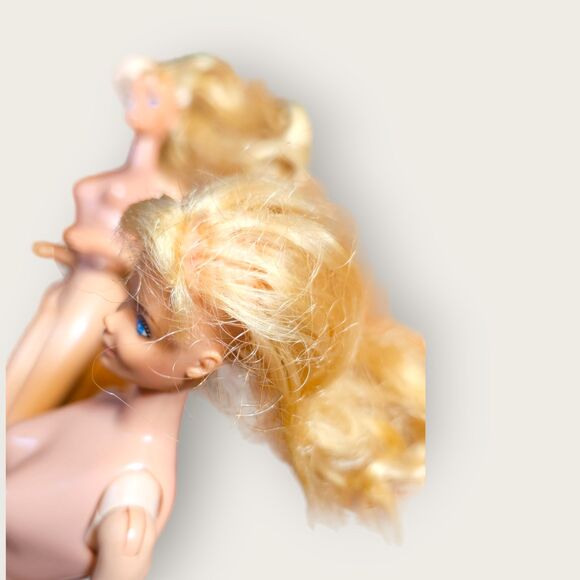 (2) Vtg Barbies with Button on back - Picture 6 of 8
